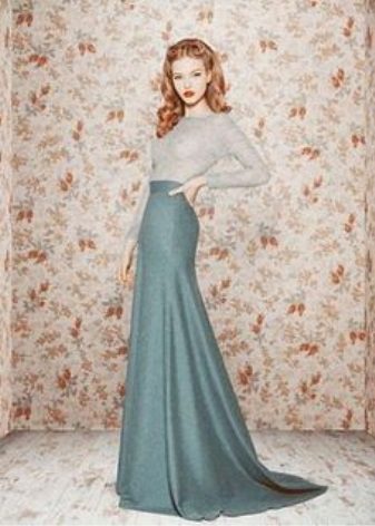 Long skirt with a train