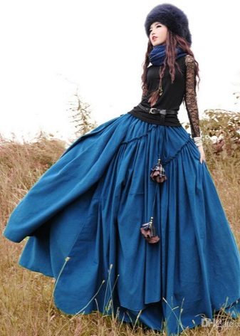 Langblått skjørt i bomullssol