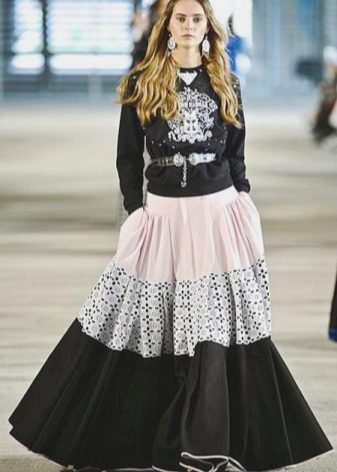 Flerfarget skjørt sol til gulvet