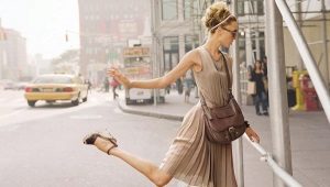 What to wear with a beige dress?