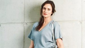 Pattern and tailoring of a blouse with a one-piece sleeve