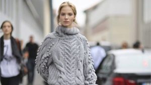 Pullover with braids