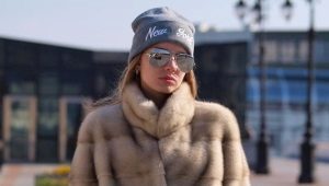 Mink transforming fur coat