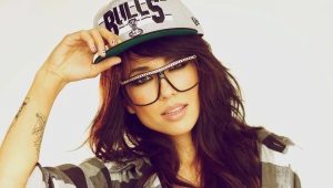 Caps with a straight peak