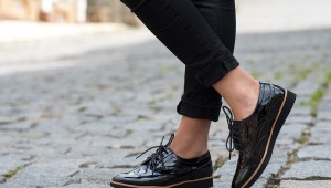 Black patent leather shoes