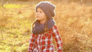 Set - a scarf and a hat for the girl