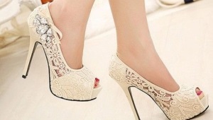 Lace shoes