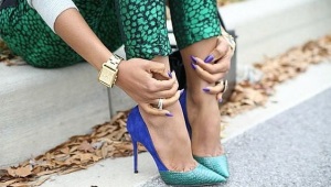 Stiletto heel shoes