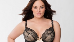 Large bras on wide straps