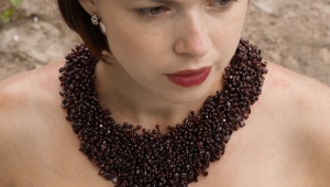 Pomegranate beads