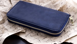 Women's wallet with a zipper