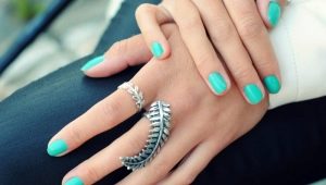 Fashion trends of turquoise manicure