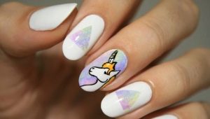 Unicorn manicure design with unicorn.