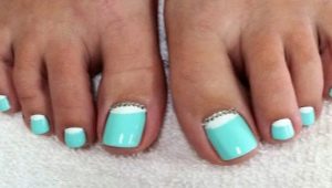 Original ideas for creating a mint pedicure