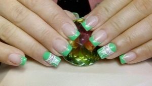Secrets of designing a green jacket on nails