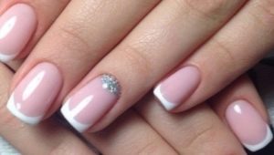 Design ideas for gentle manicure with sparkles