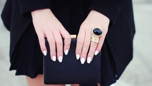 How to choose a manicure for a black dress?
