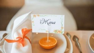 How to make and arrange cards for seating guests at the wedding with their own hands?
