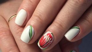 Unusual design of manicure with tulips.