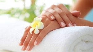 Hot manicure: what is it and how is it made?