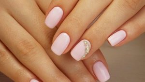 Gentle manicure with shellac