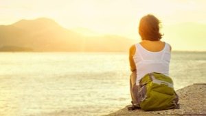 Features of an introvert girl and her relationship behavior