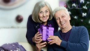 What to give husband's parents for New Year?