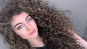 How to make vertical curls of hair at home?