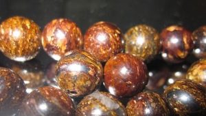 Bronzite: a description of the stone, properties and applications