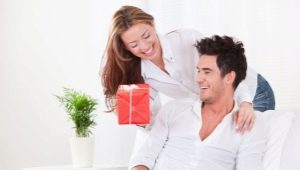 What to give to the brother for 30 years?