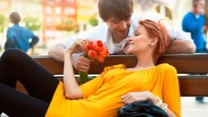 What to give a girl to mark the date of the relationship?