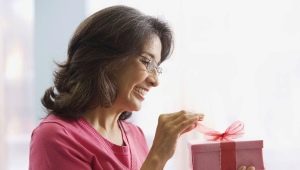 What to give a friend for her 50th birthday?