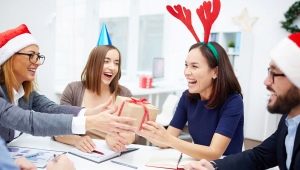 What to give to female colleagues for the New Year?