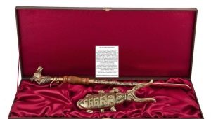 Expensive gifts: souvenirs and jewelry for important people