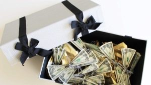 How to give money to a man in an original way?