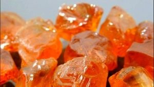 Spessartine: properties and description of the mineral