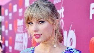 Champagne hair color: for whom, how to dye and care for curls?