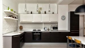 Kitchens with a light top and a dark bottom: combinations and examples