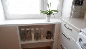 Niche in the kitchen under the window: how to beat her?