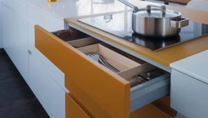 The height of the lower kitchen cabinets