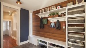 Using a laminate for wall decoration in a hallway