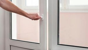 Plastic balcony doors: description and tips for choosing
