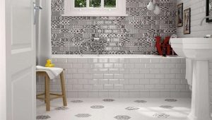 Patchwork style tiles in the interior of the bathroom