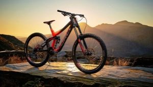 How to choose a bike for downhill?