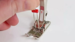 Double needle for a sewing machine: how to thread and sew?