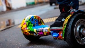 How to remove a wheel from a gyro scooter?