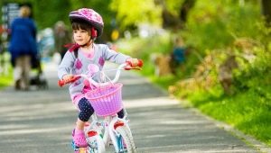 How to choose a bike for a 4 year old girl?