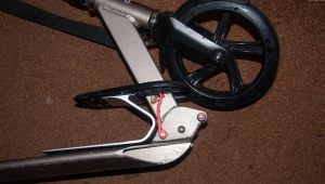 Scooter stand for a child: what is it for and how to attach it?