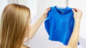 How to remove the spools from clothes without a typewriter at home?