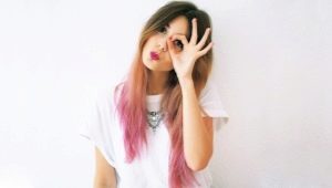 Pink hair tips: options and features of dyeing